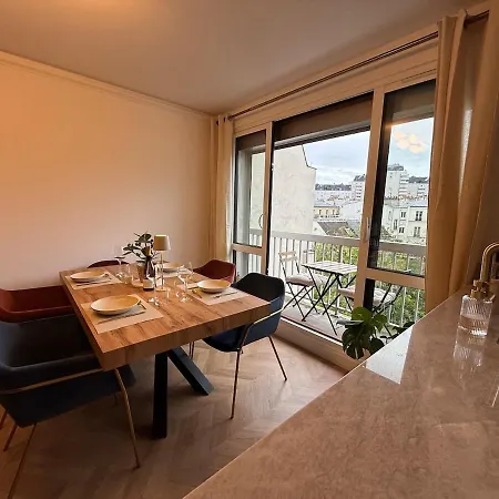 Апартаменты Bright Gem 15 Eiffel Tower View